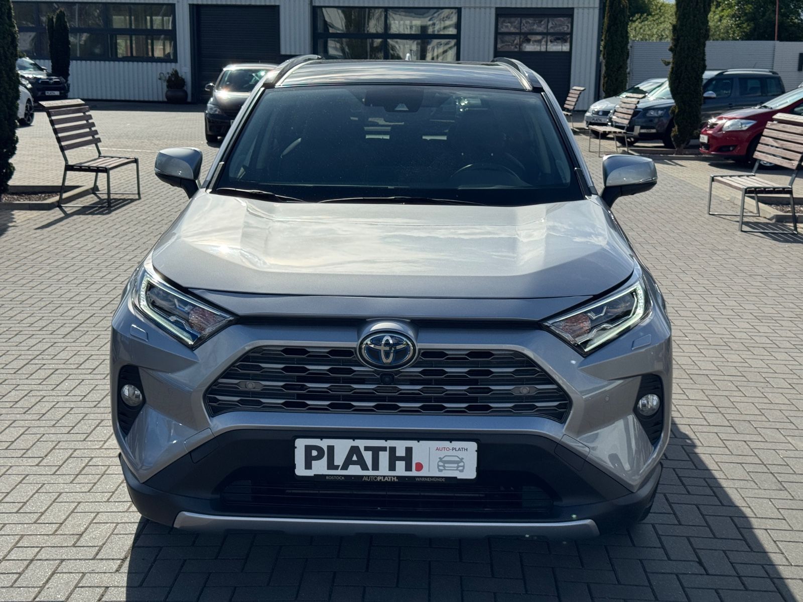 Toyota RAV 4 RAV4 Hybrid 4x4 Lounge - Samsaru's Car Outlet