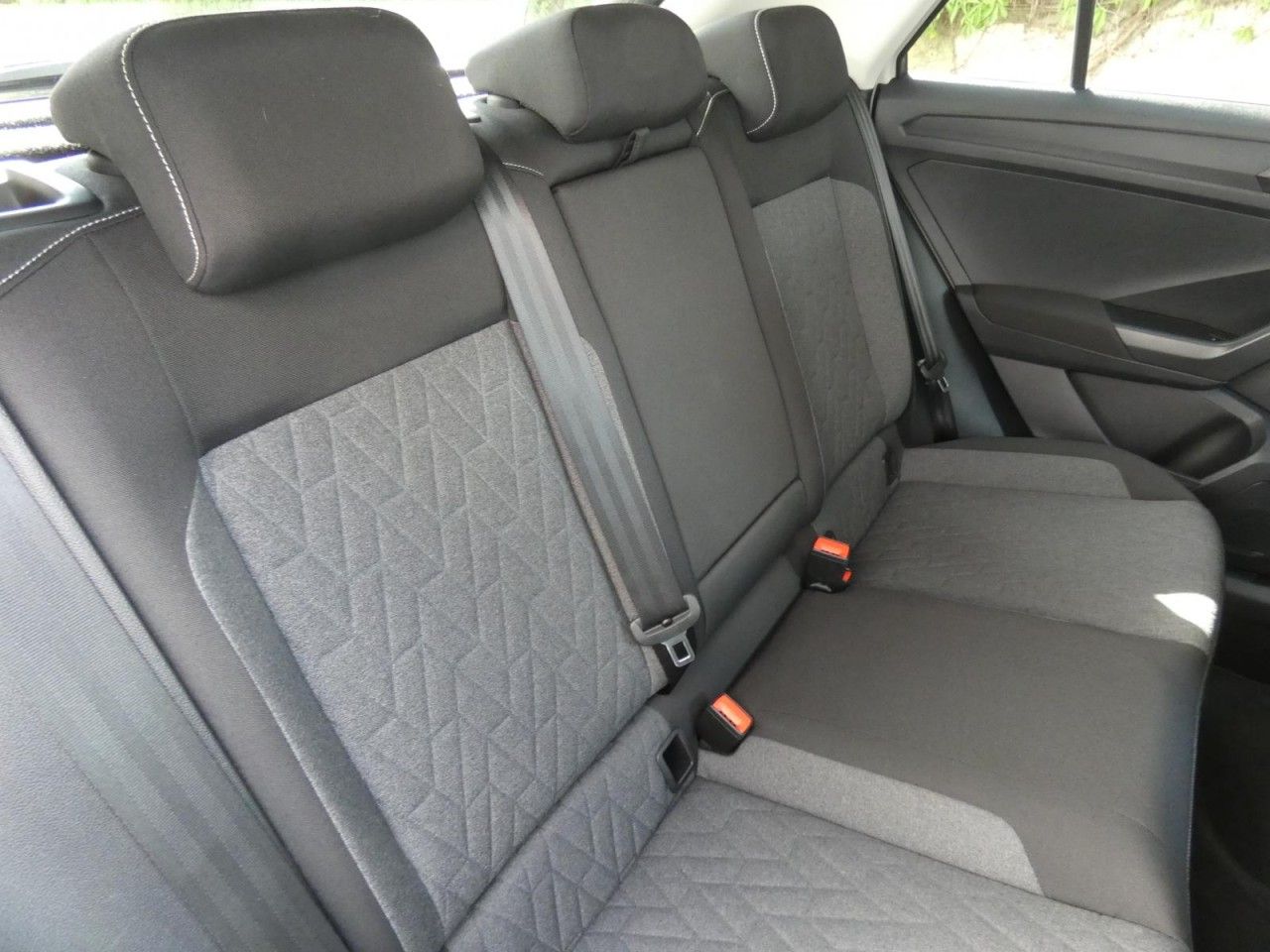 Volkswagen T-Roc 2.0 TDI DSG Move - Samsaru's Car Outlet
