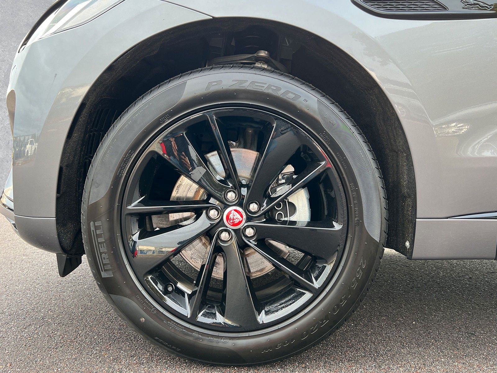 Jaguar F-Pace P250 R-DYNAMIC SE AWD ACC LED 20"