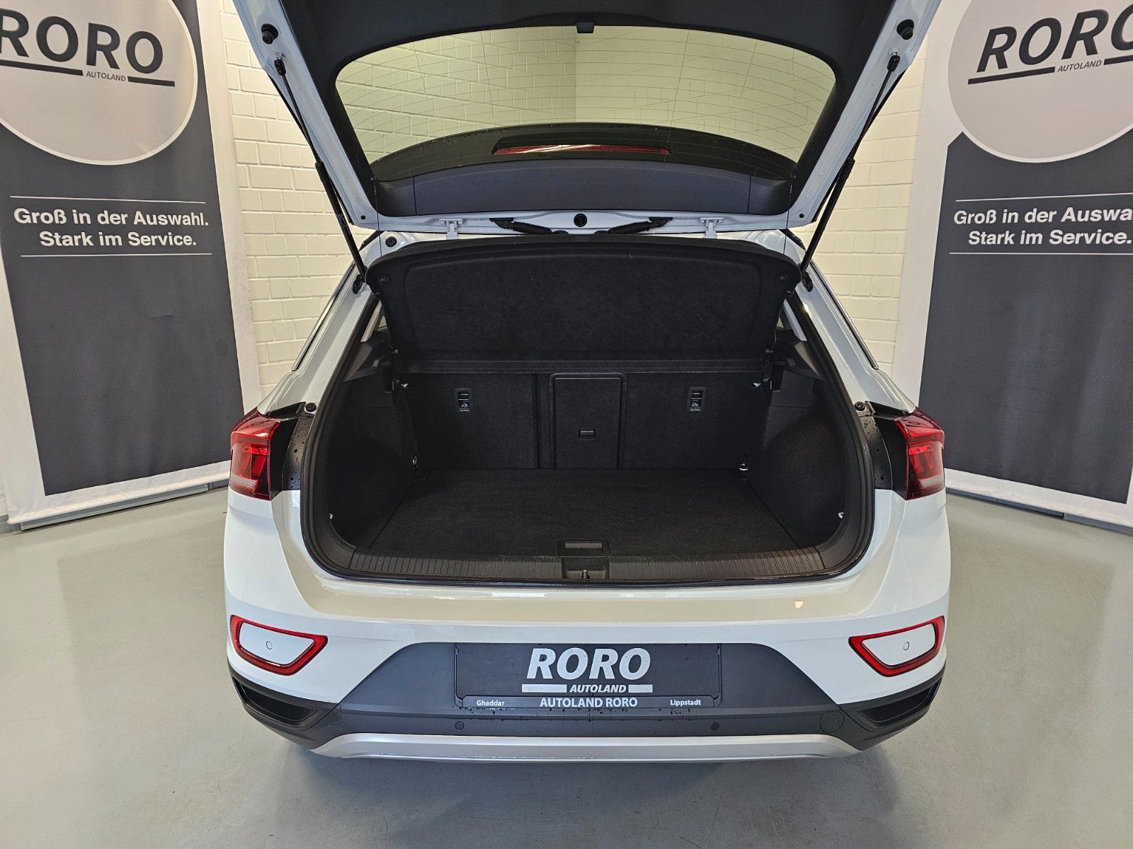 Volkswagen T-Roc 1.5 TSI Life - Samsaru's Car Outlet