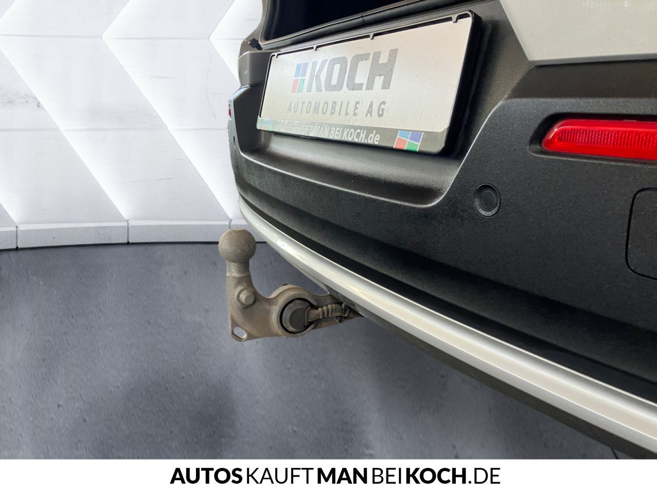 Volvo XC40 B3 DKG Core AHK LED SHZ/LHZ NAVI PDC/CAM!