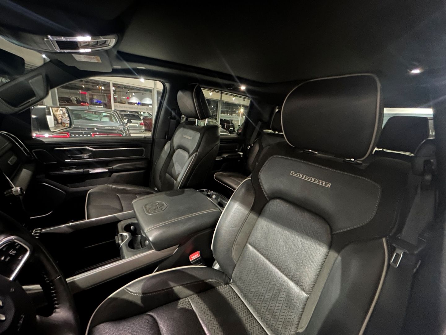 Dodge RAM Laramie Night, Luftfahrwerk, Pano, LED, V8
