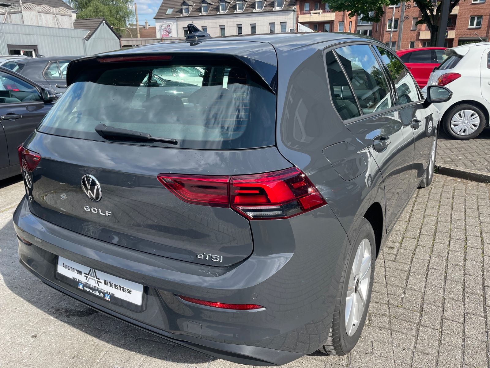 Volkswagen Golf VIII Life eTSI - Samsaru's Car Outlet