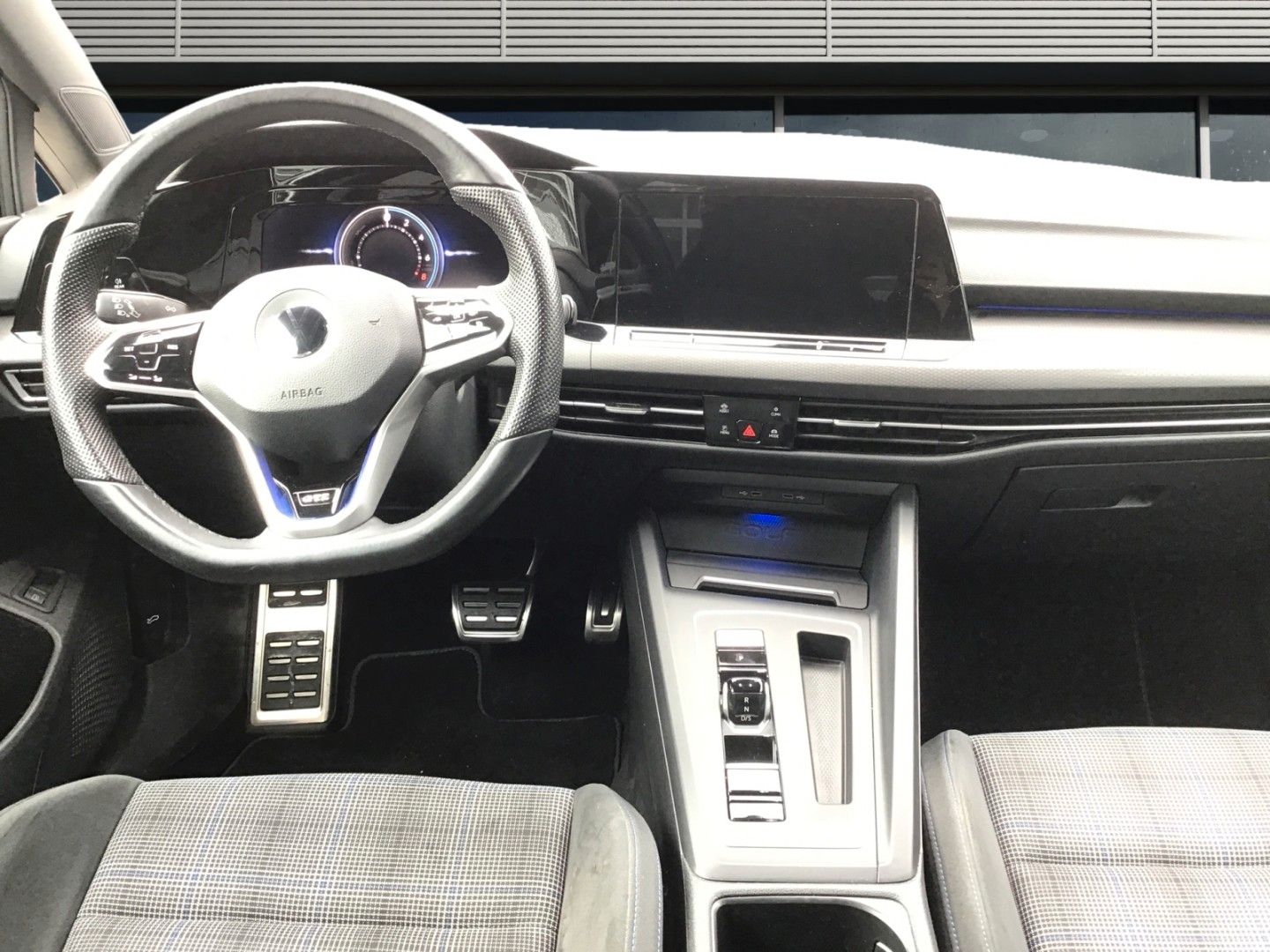 Volkswagen Golf VIII GTE - Samsaru's Car Outlet
