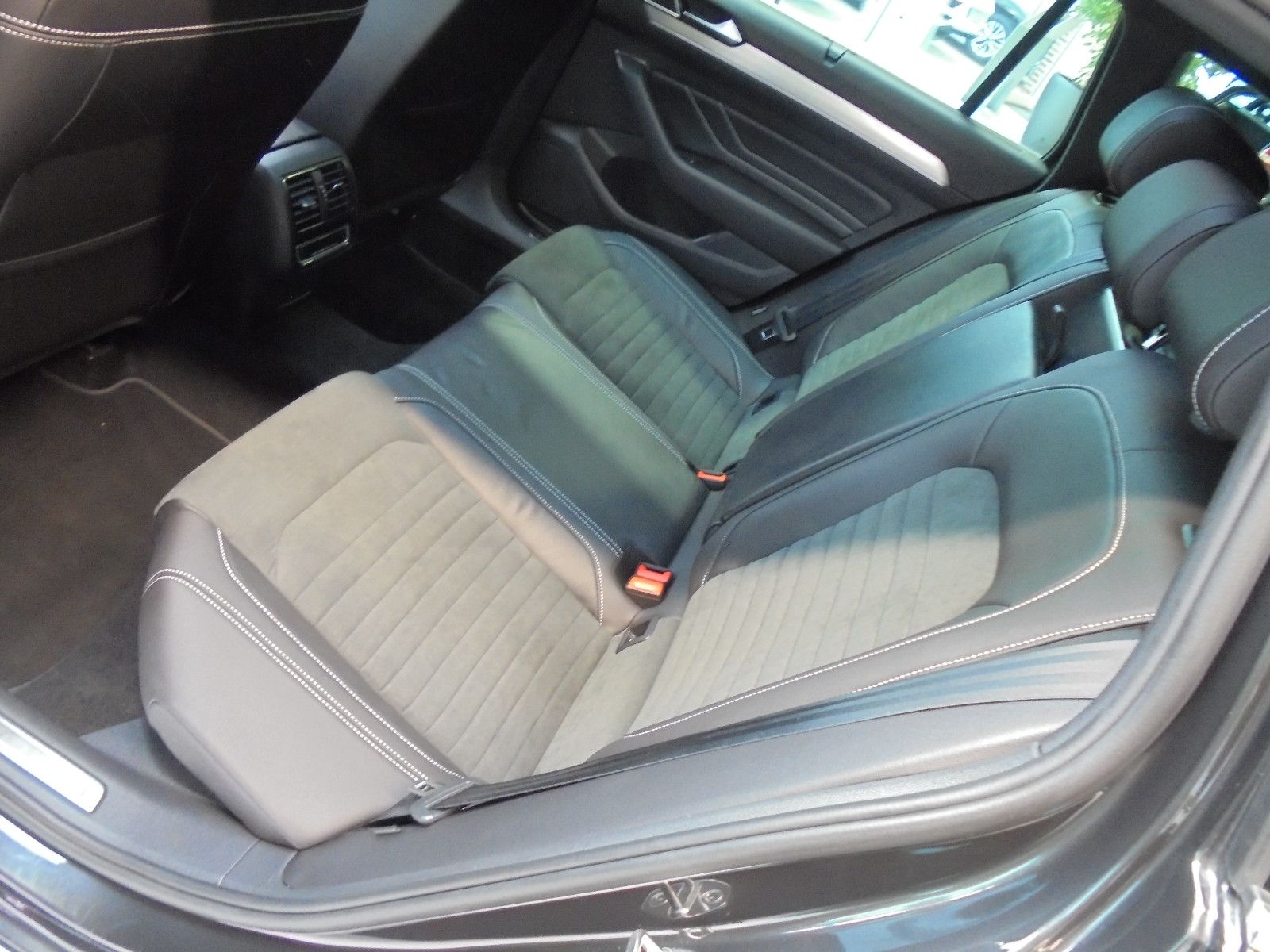 Volkswagen Passat Var Elegance/DSG/RLineEx/Pano/NaviPro/AHK