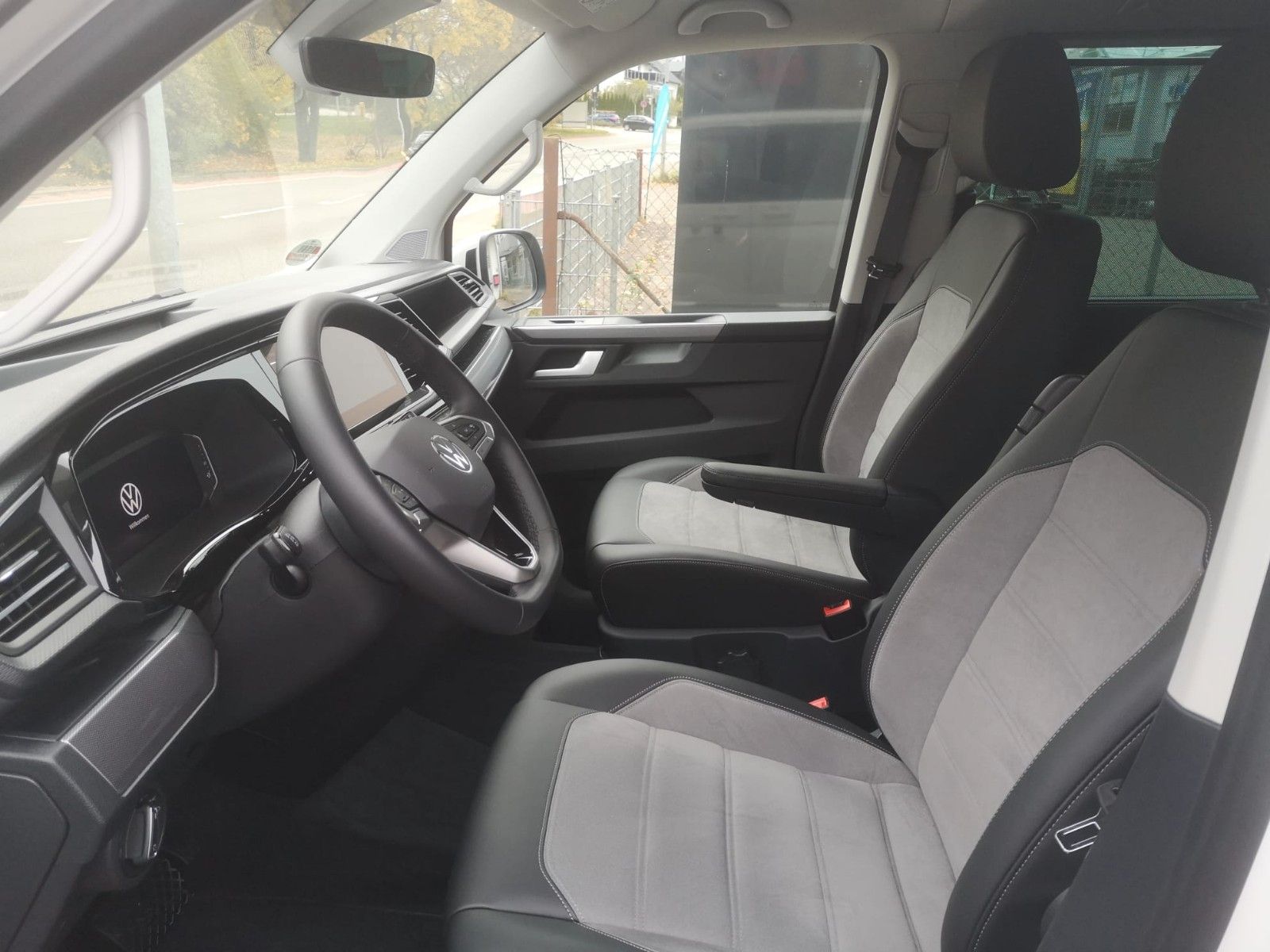 Volkswagen T6.1 Multi Gen 6 2.0 TDI DSG - Samsaru's Car Outlet