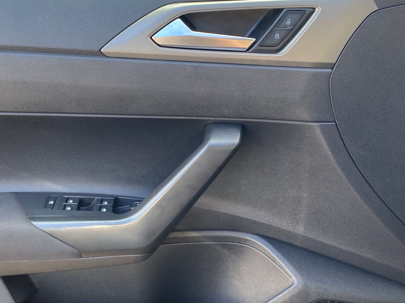 Volkswagen Polo VI Comfortline - Samsaru's Car Outlet