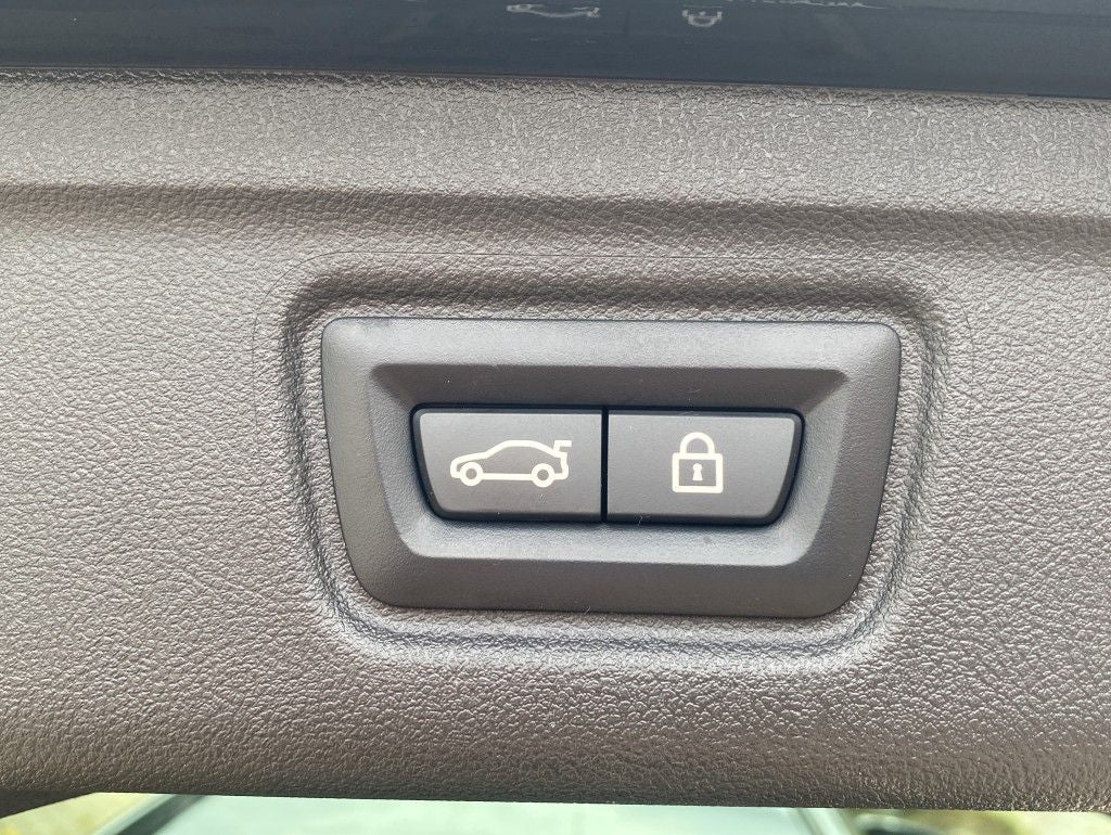 BMW 330 e M Sport Pro - Samsaru's Car Outlet