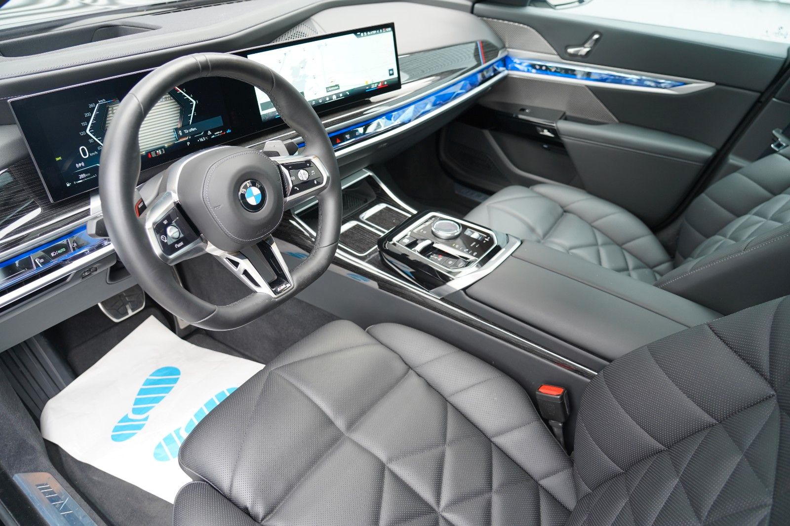 BMW 740d xDrive M Sport SKYLOUNGE ICONIC 360 HUD B&W