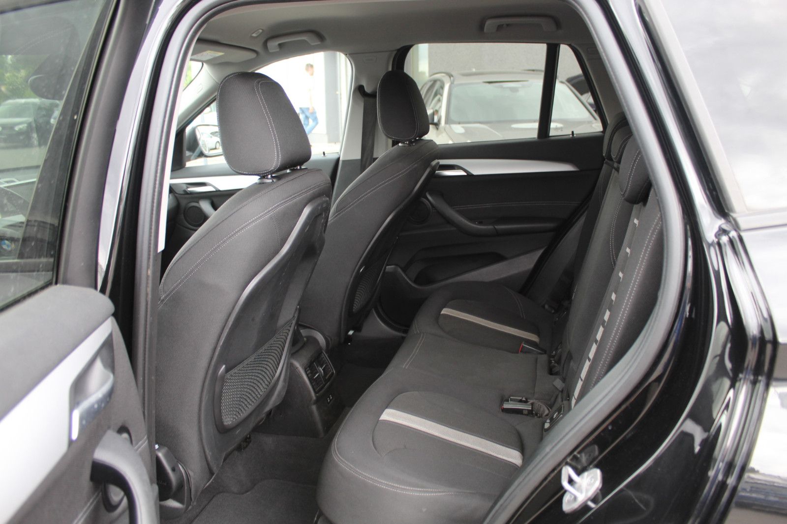BMW X1 xDrive 20i Advantage - Samsaru's Car Outlet