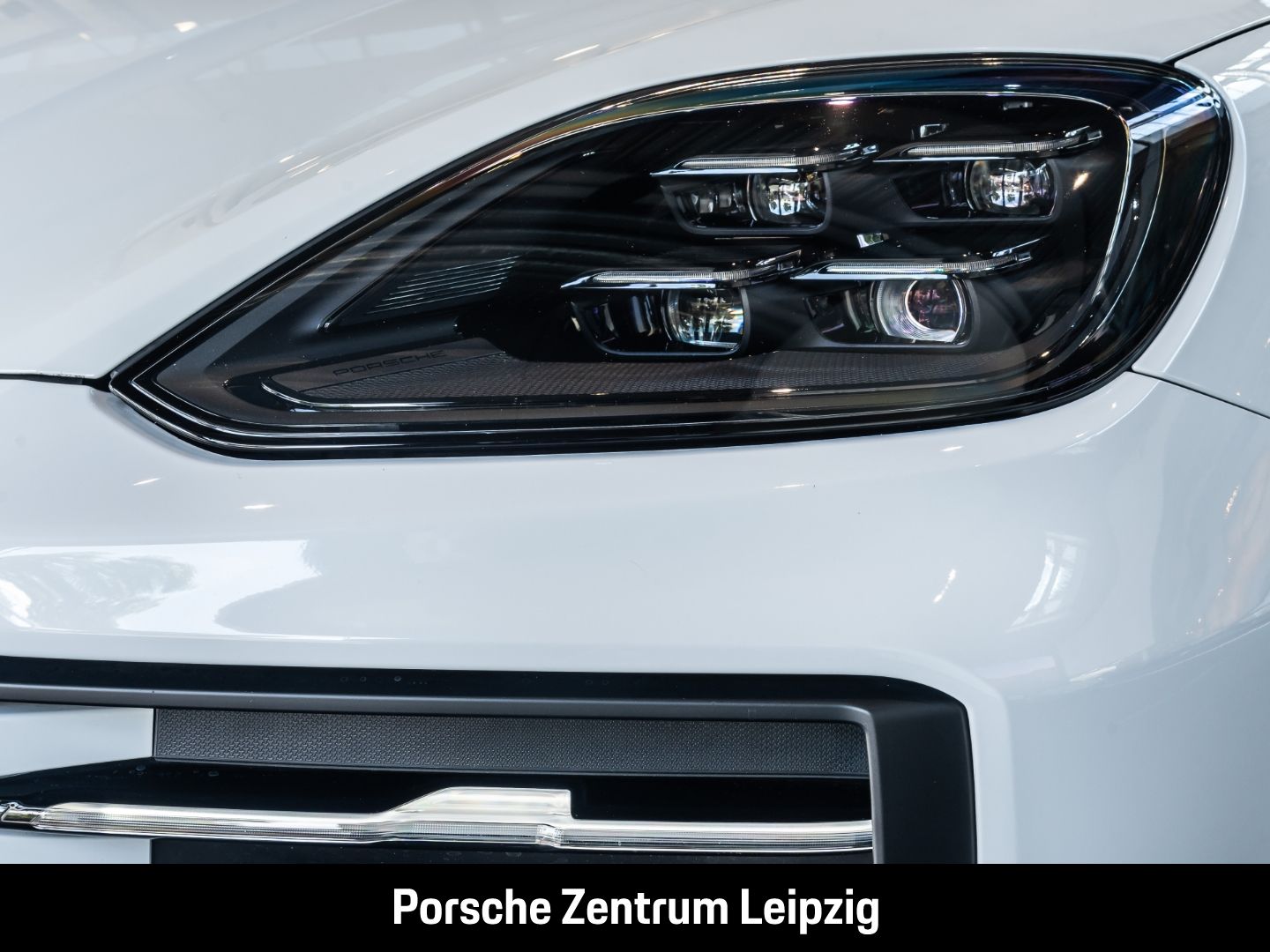 Porsche Cayenne E-Hybrid Coupe SportDesign HD-Matrix Inn