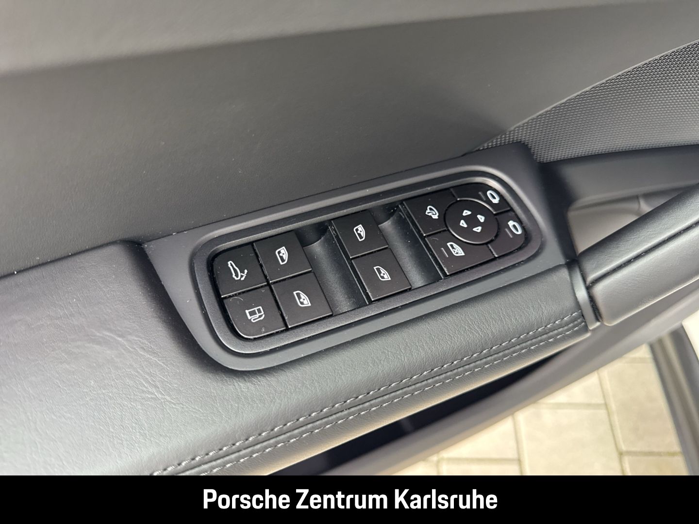 Porsche Cayenne E-Hybrid BOSE Luftfederung Panoramadach