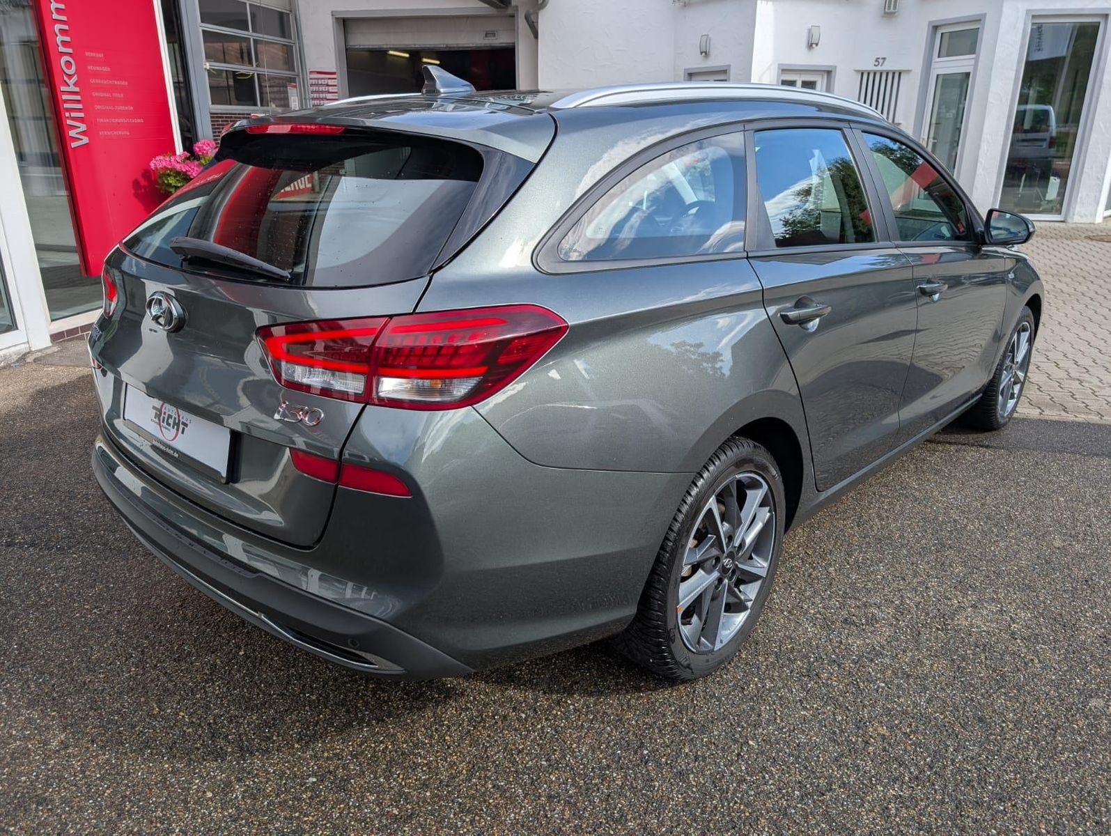 Hyundai i30 1.0 DCT Trend - Samsaru's Car Outlet