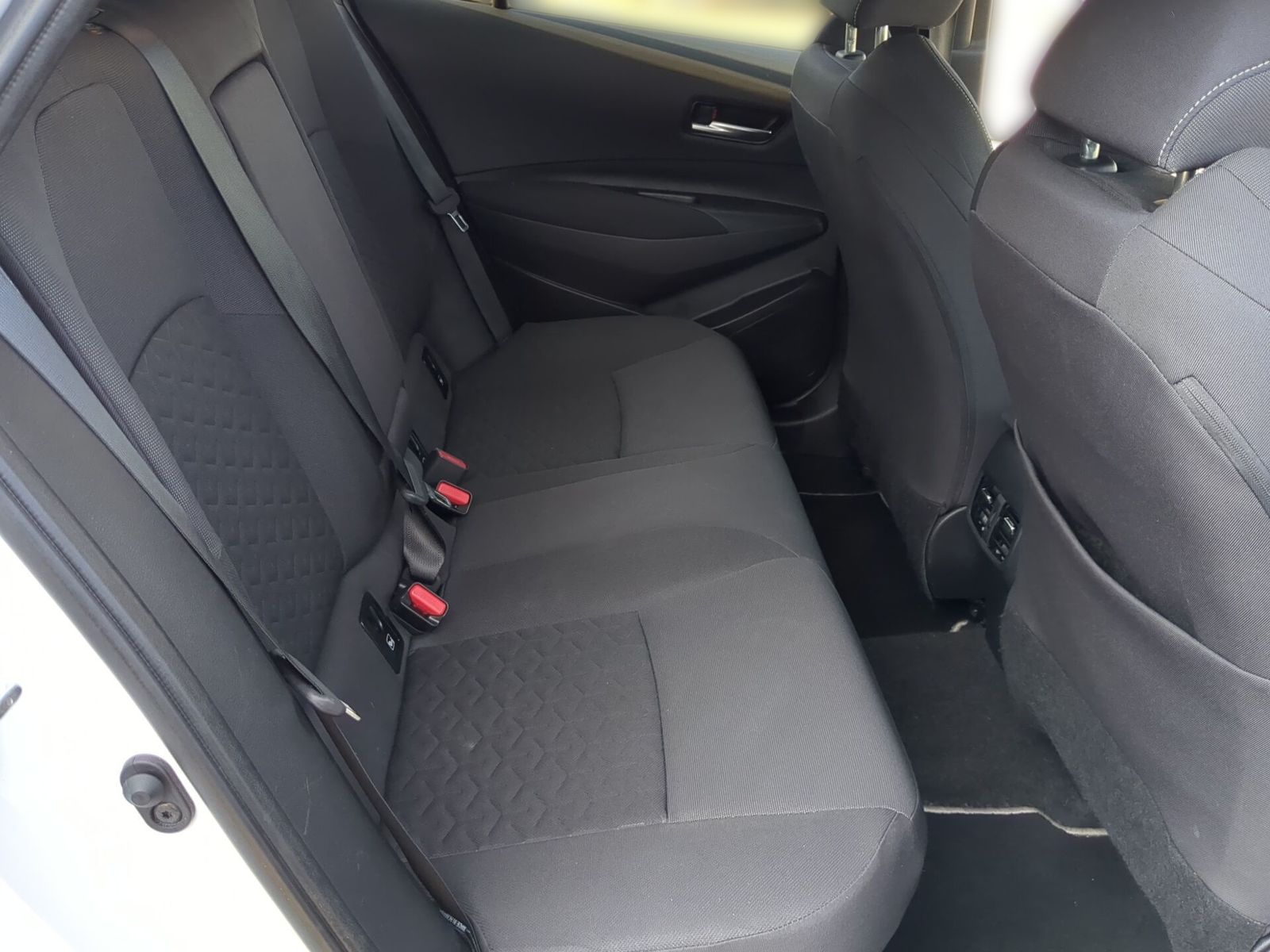 Toyota Corolla Touring Sports 2.0 Team - Samsaru's Car Outlet
