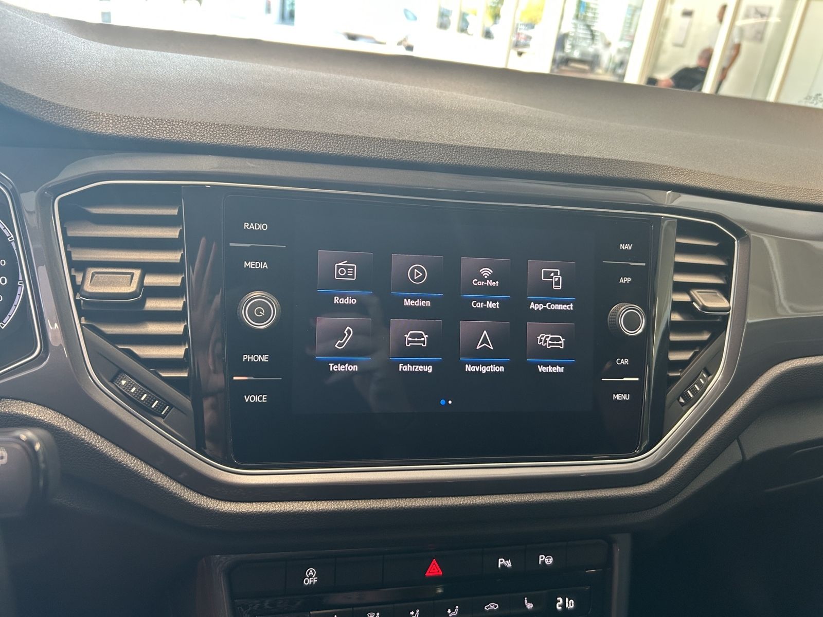 Volkswagen T-Roc 1.5 TSI OPF IQ.DRIVE - Samsaru's Car Outlet