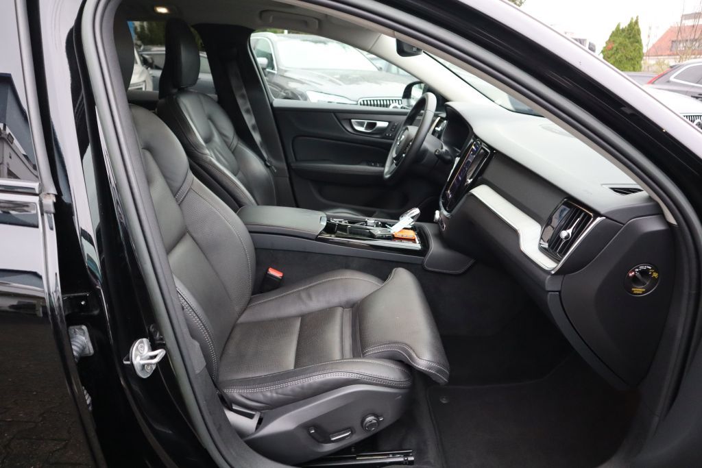 Volvo V60 T8 AWD Recharge Plus Dark|AHK|PANO|NAVI|SHZ