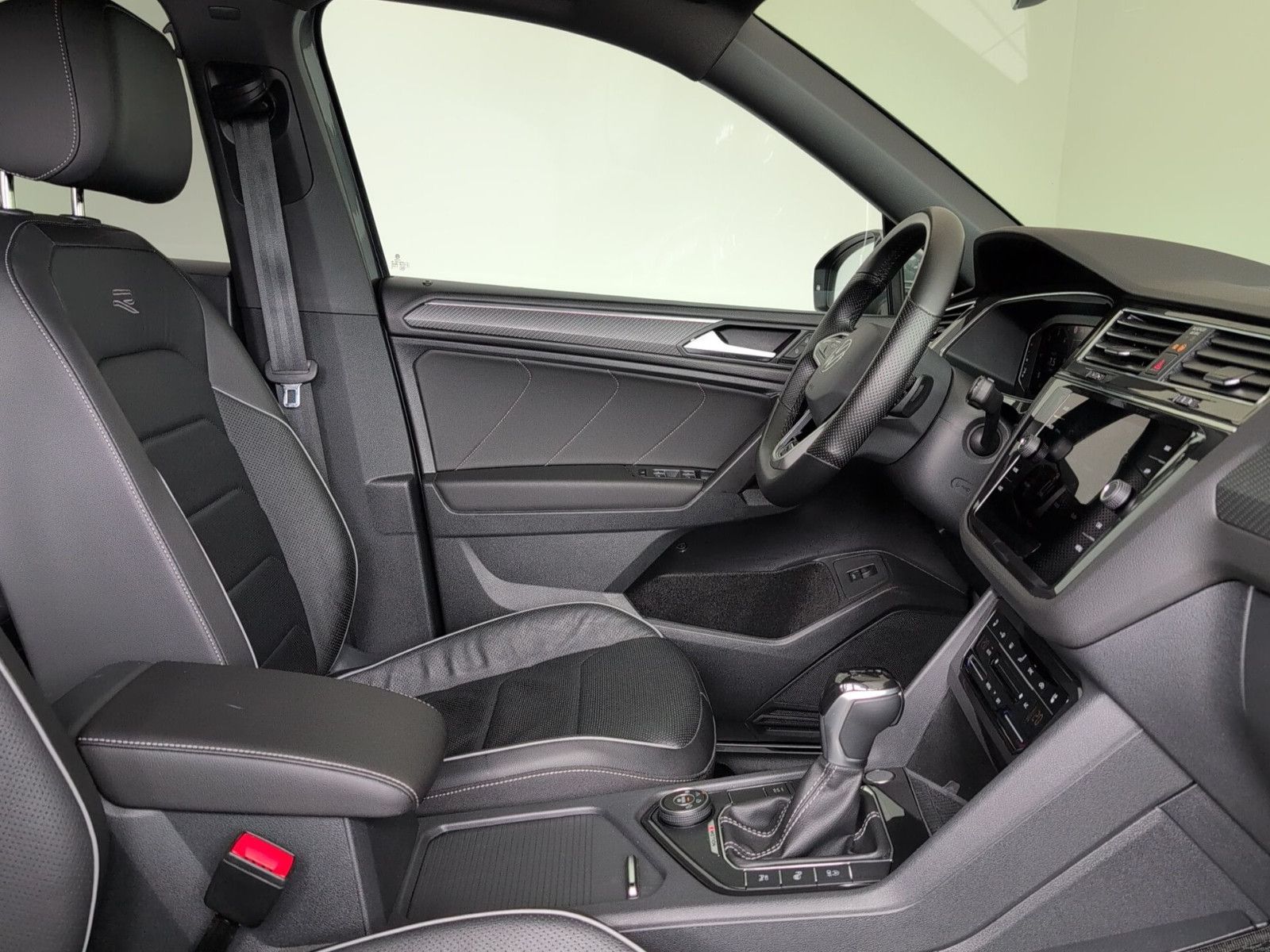 Volkswagen Tiguan Allspace R-LINE AHK-schw LEDER 20" 360°