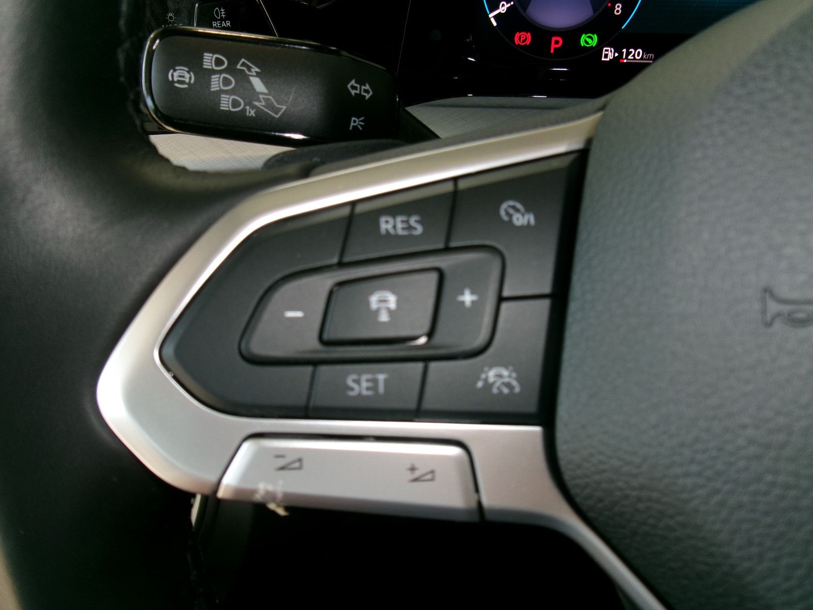 Volkswagen Golf VIII Variant eTSI Life - Samsaru's Car Outlet