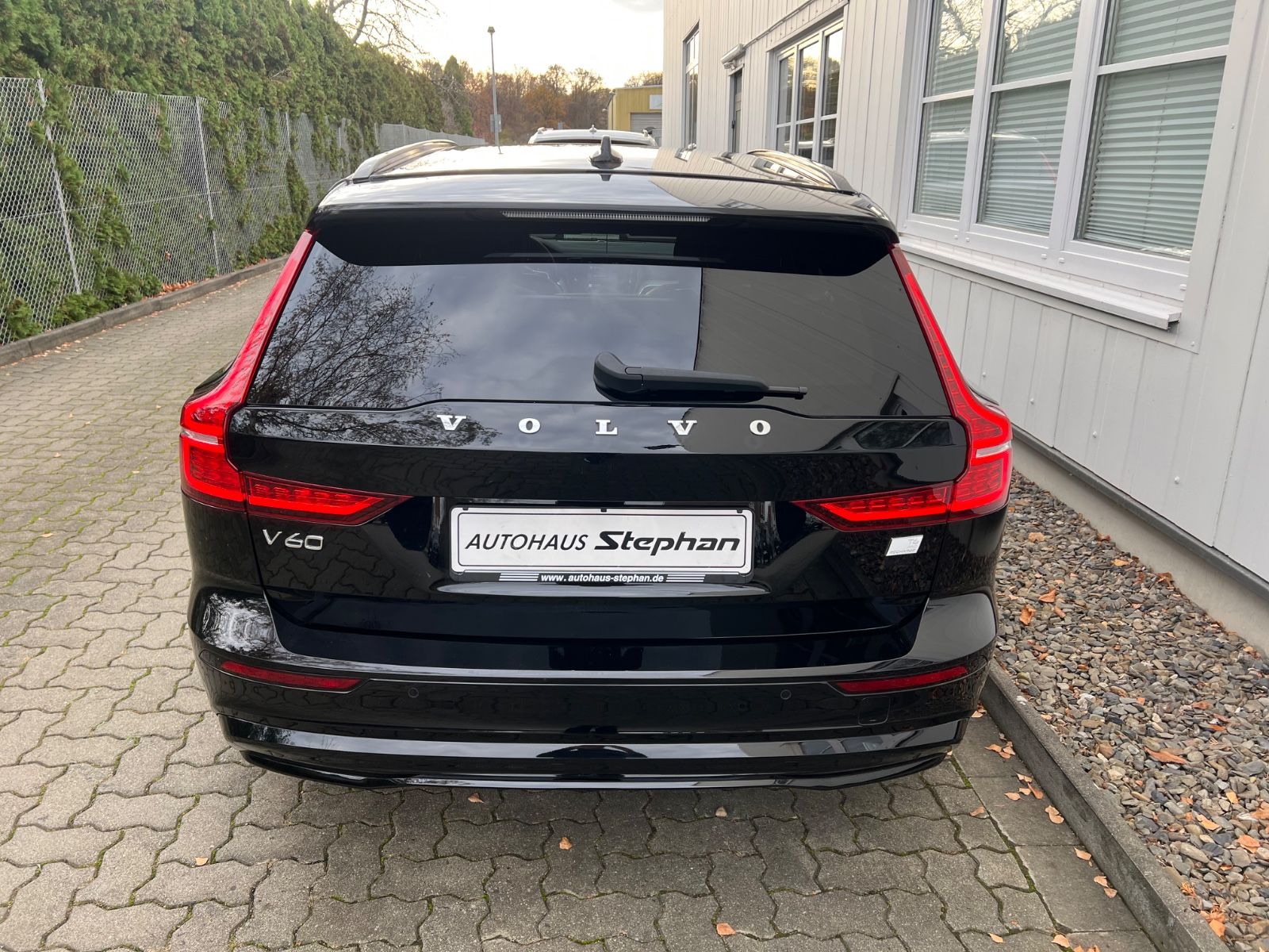 Volvo V60 Recharge T6 AWD PLUS DARK AHK GARANTIE