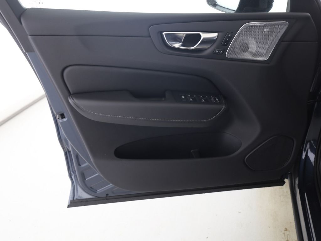 Volvo XC60 Ultra Dark AWD B5 Benzin EU6d HUD AD AHK Di