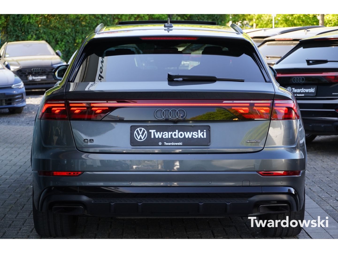 Audi Q8 S line Pano HUD Matrix 23'' B&O AHK 360°