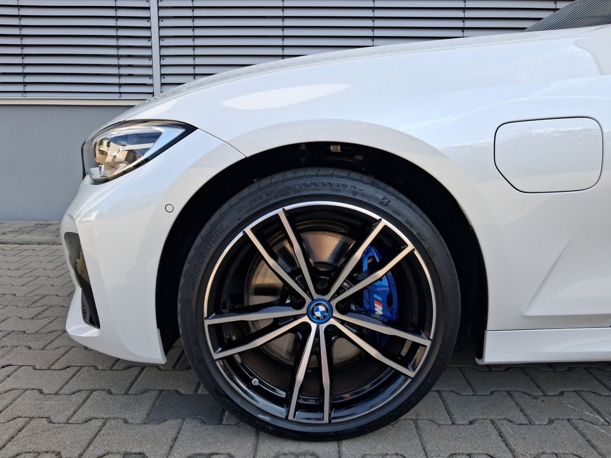 BMW 330e Touring M Sport - Samsaru's Car Outlet