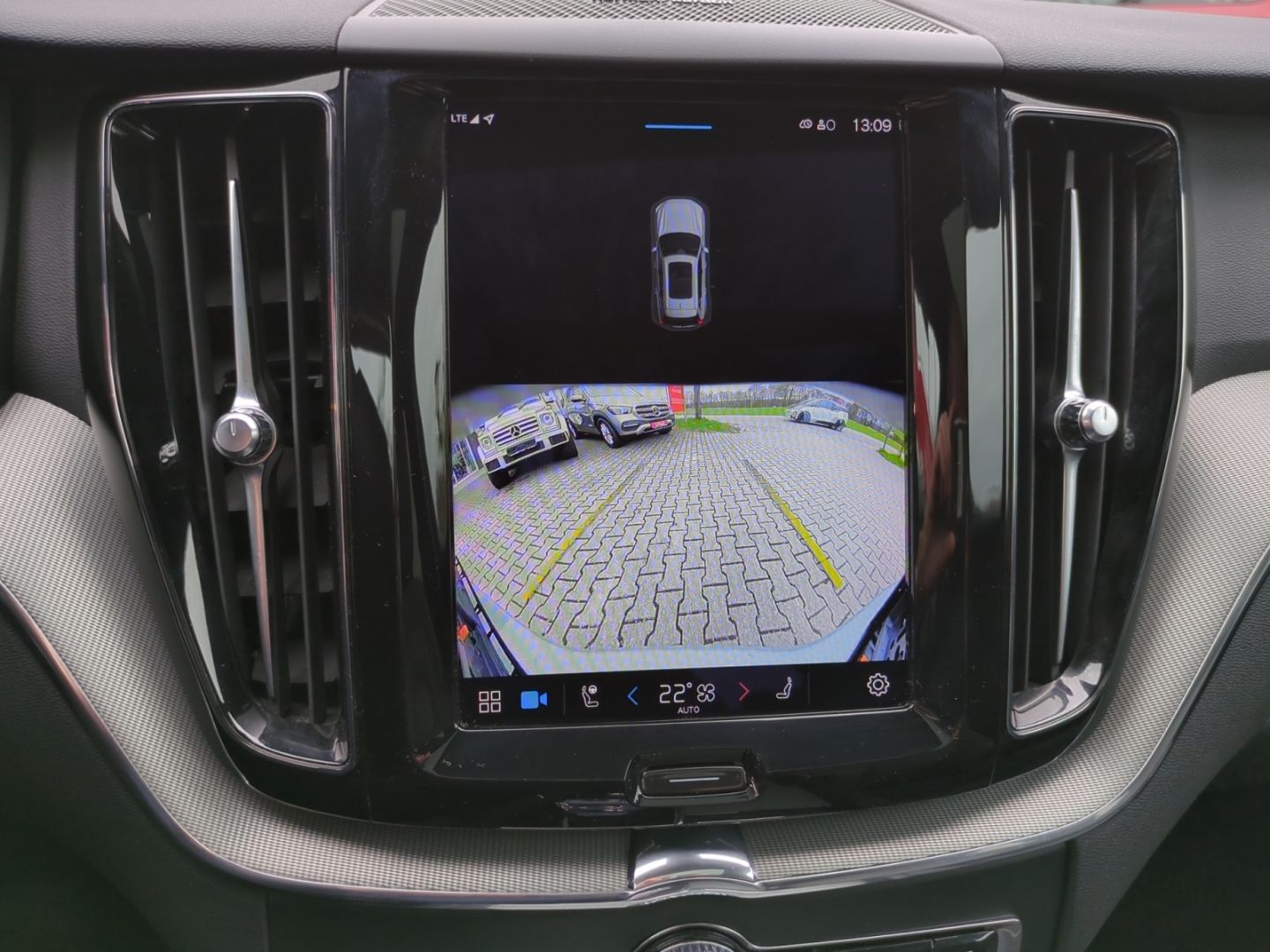 Volvo XC60 R Design Recharge T6 AWD Leder Panodach Nav