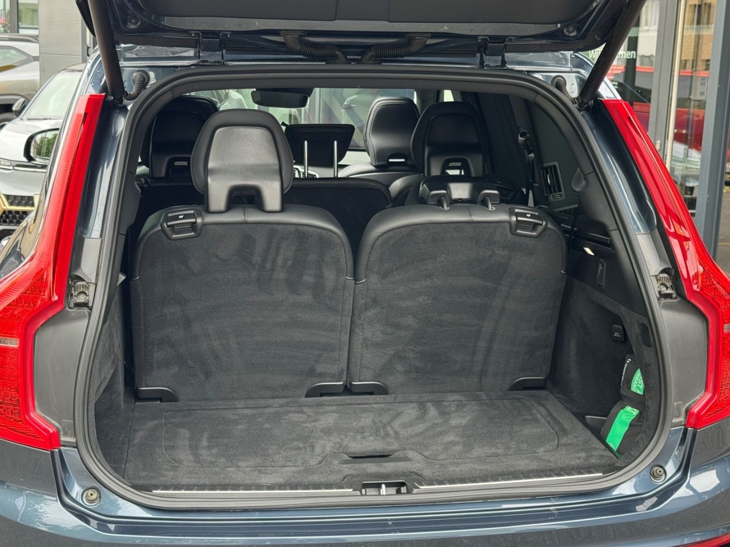 Volvo XC90 R Design Edition Recharge AWD - Samsaru's Car Outlet