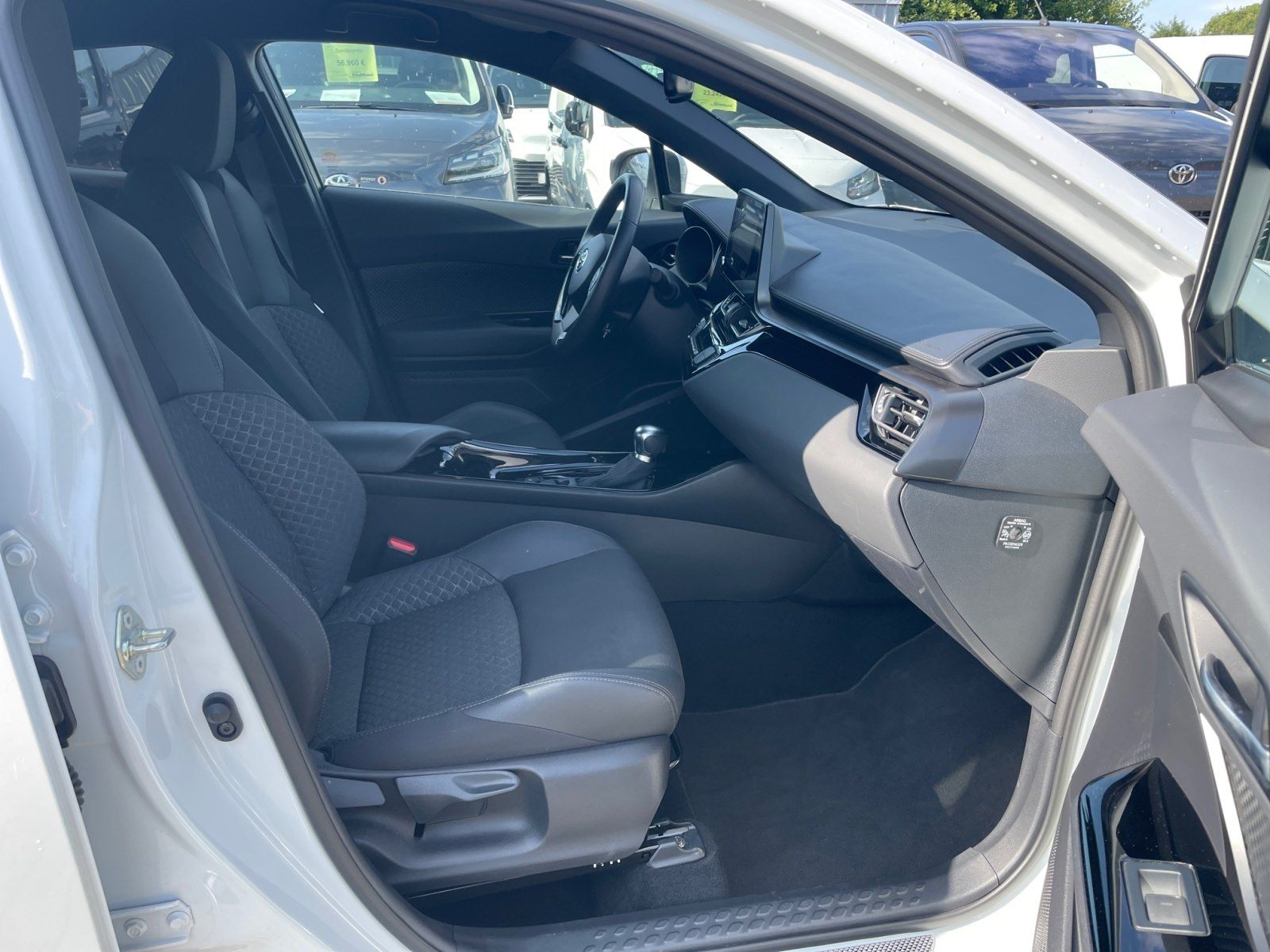 Toyota C-HR 1,8-l-Hybrid 5-Türer Team Deutschland Hybri
