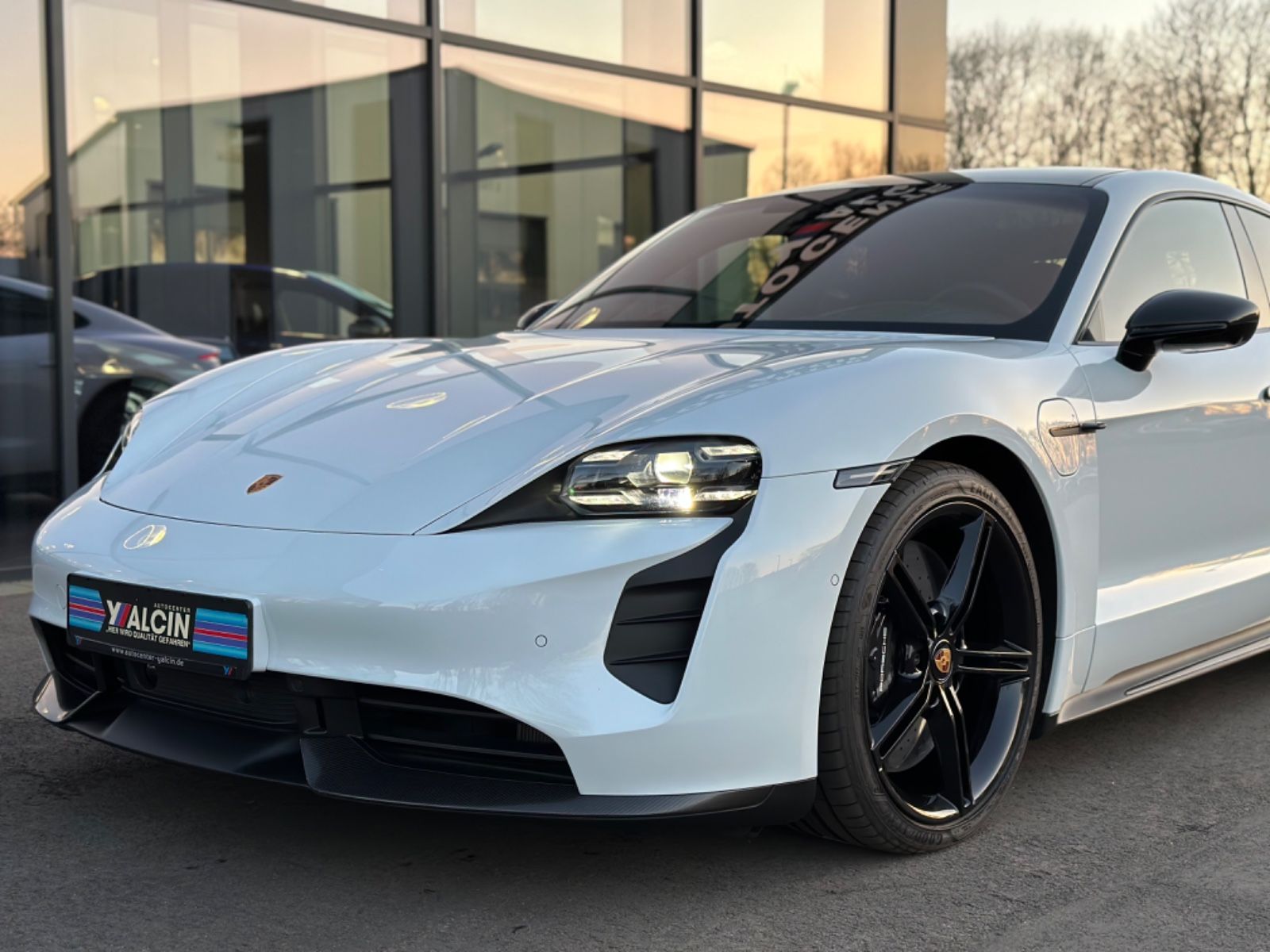 Porsche Taycan Turbo S SportDesign Paket CARBON/NEUWERTI