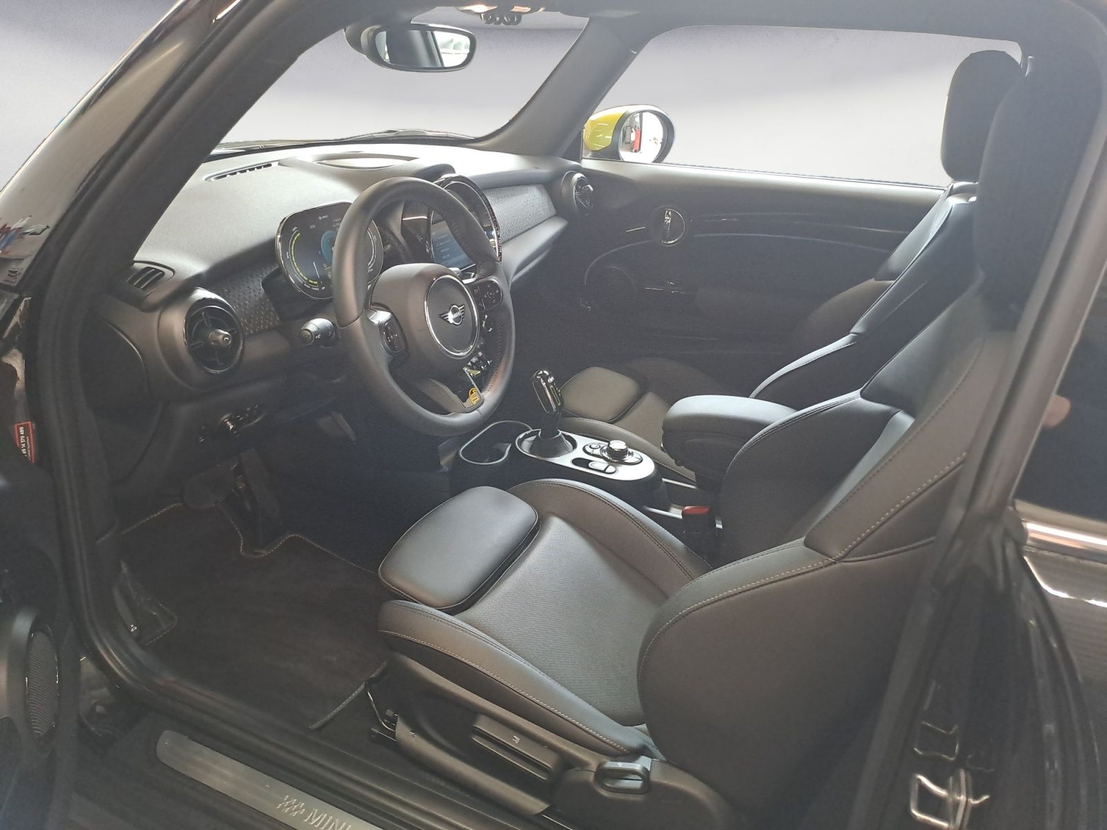MINI Cooper SE - Samsaru's Car Outlet