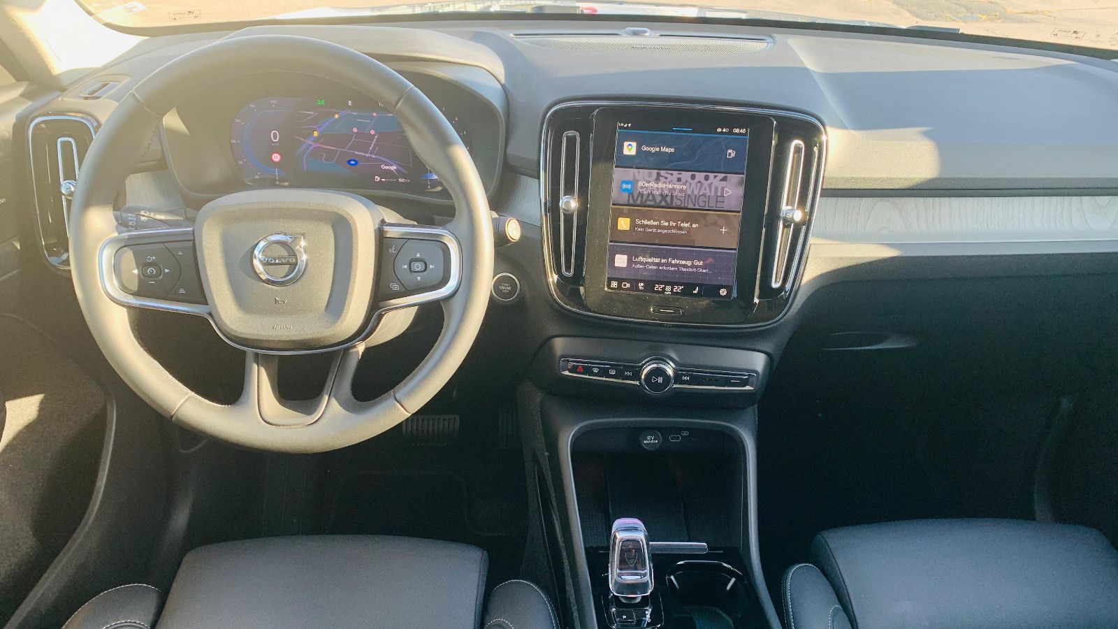 Volvo XC40 B3 Plus Dark AHK Pano ACC Pilot Navi 360°