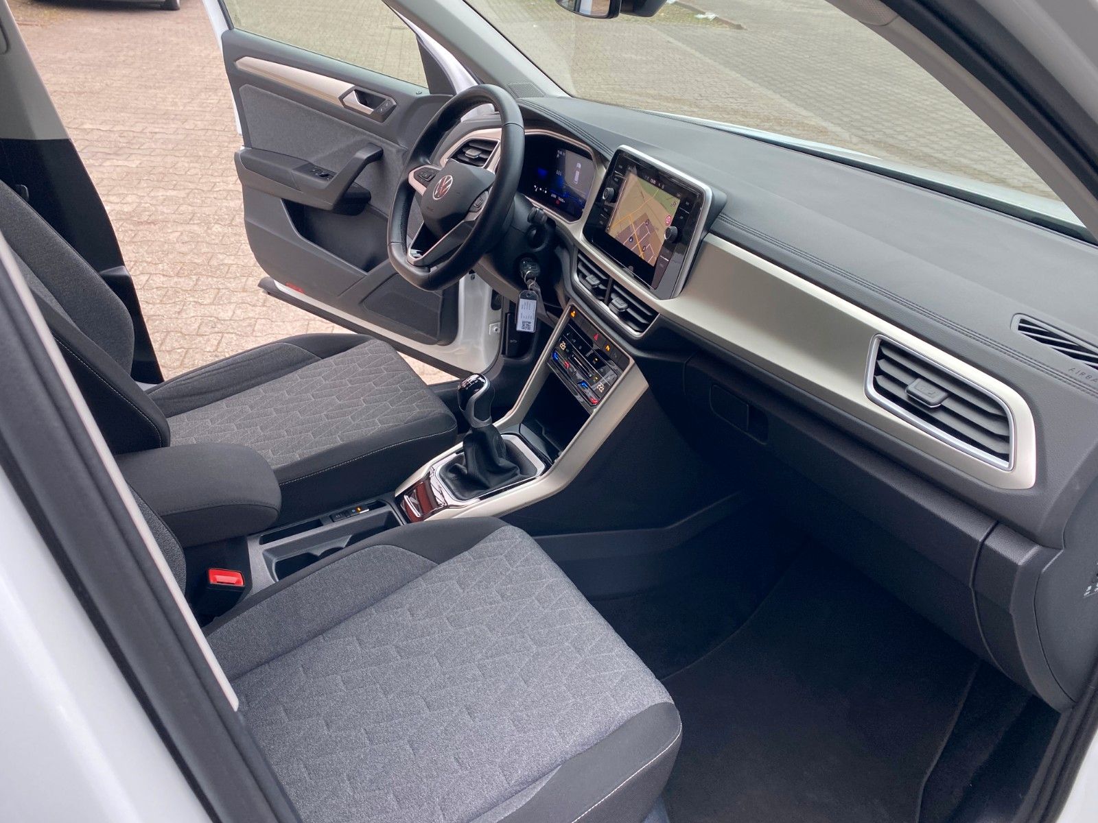 Volkswagen T-Roc Move - Samsaru's Car Outlet