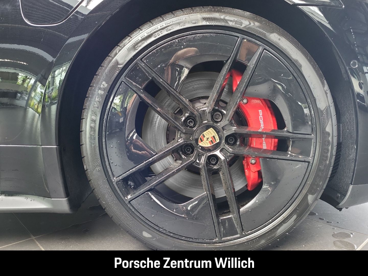 Porsche Taycan GTS HA-Lenkung Active-Ride Head-Up