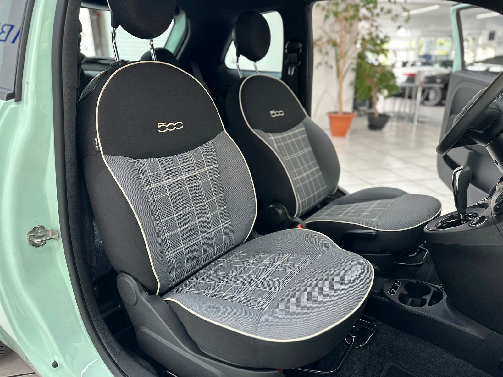 Fiat 500 Lounge - Samsaru's Car Outlet