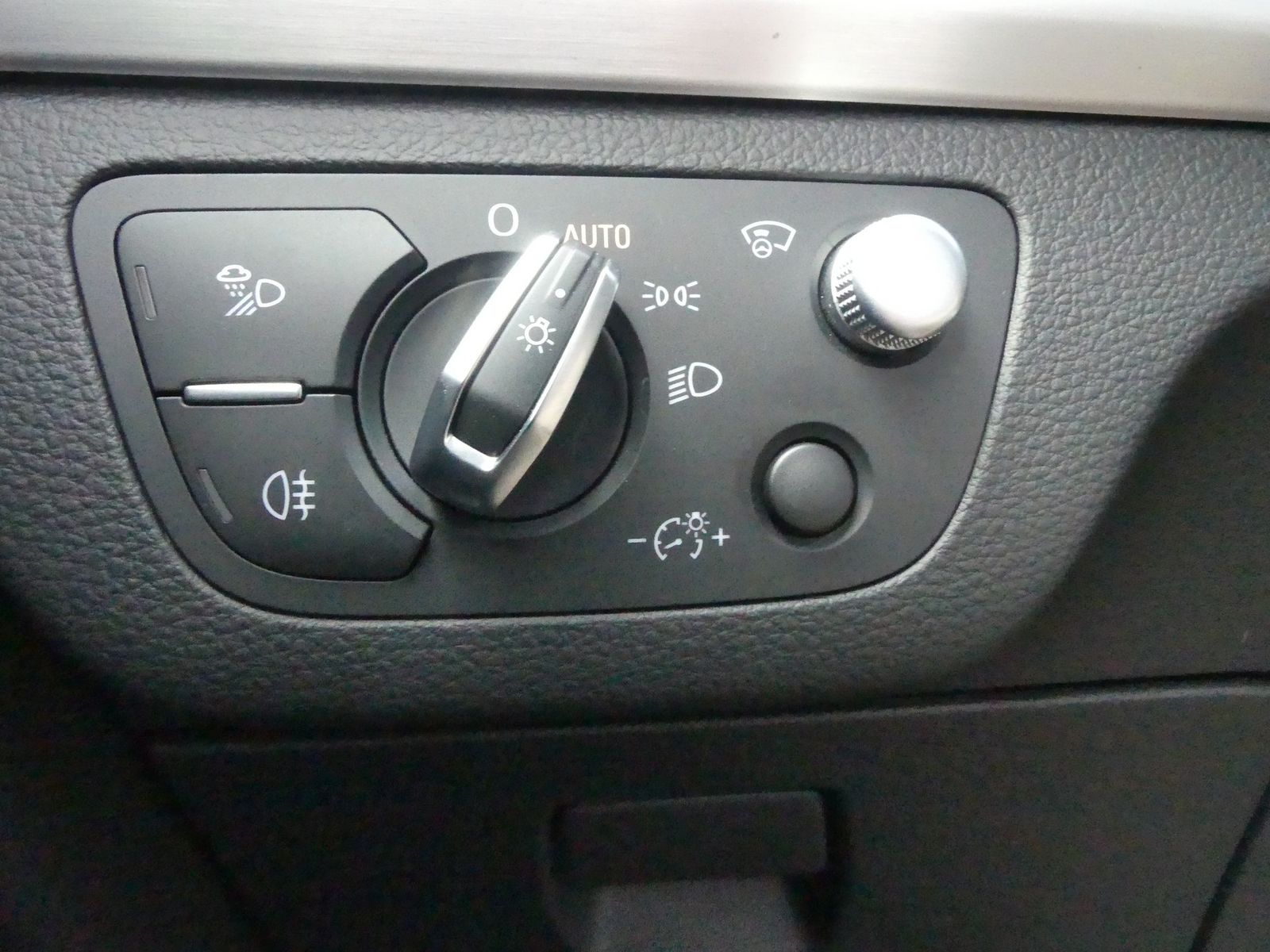 Audi Q5 40 TDI S-Line s-tronic - Samsaru's Car Outlet