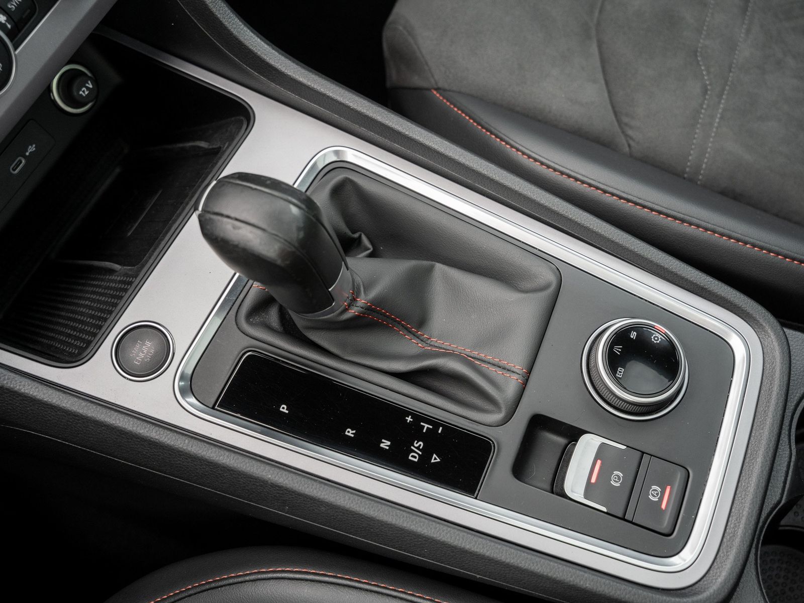 Seat ATECA FR 1.5 TSI DSG AHK Kam. Navi Pano Sportp.