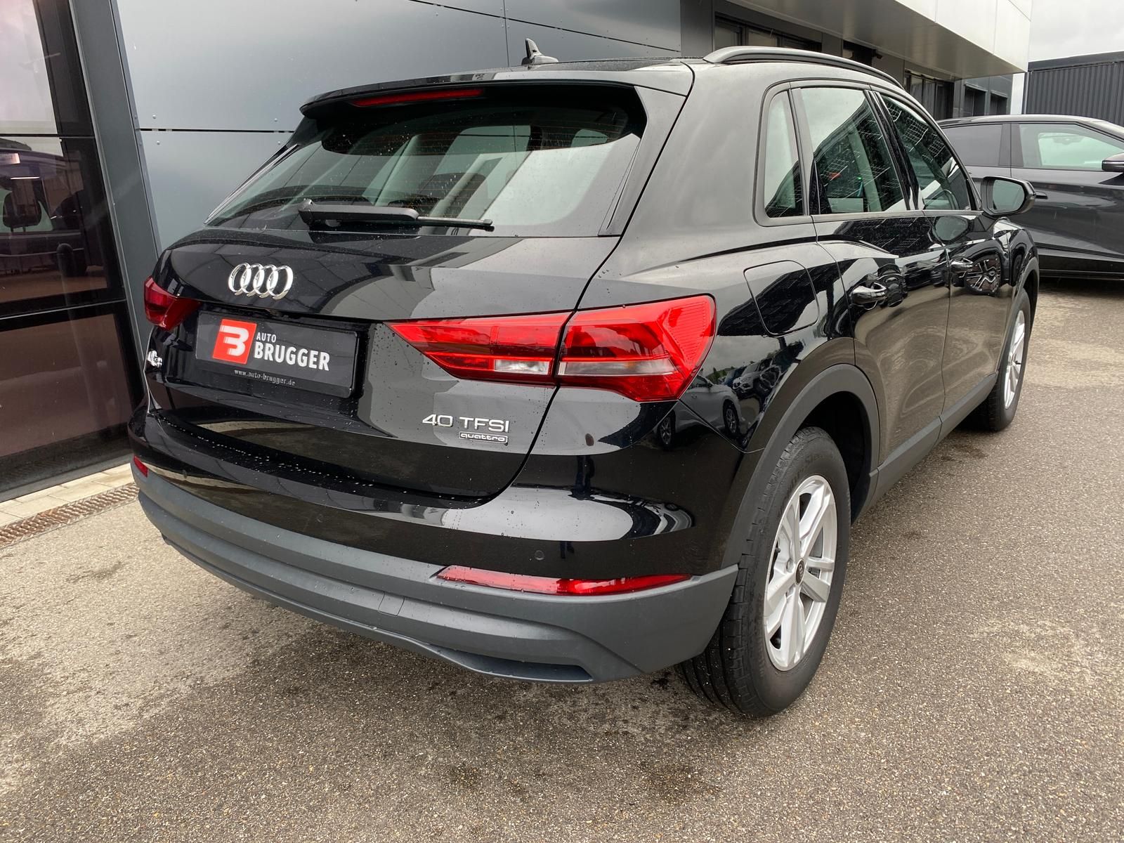 Audi Q3 40 TFSI quattro S-tronic - Samsaru's Car Outlet