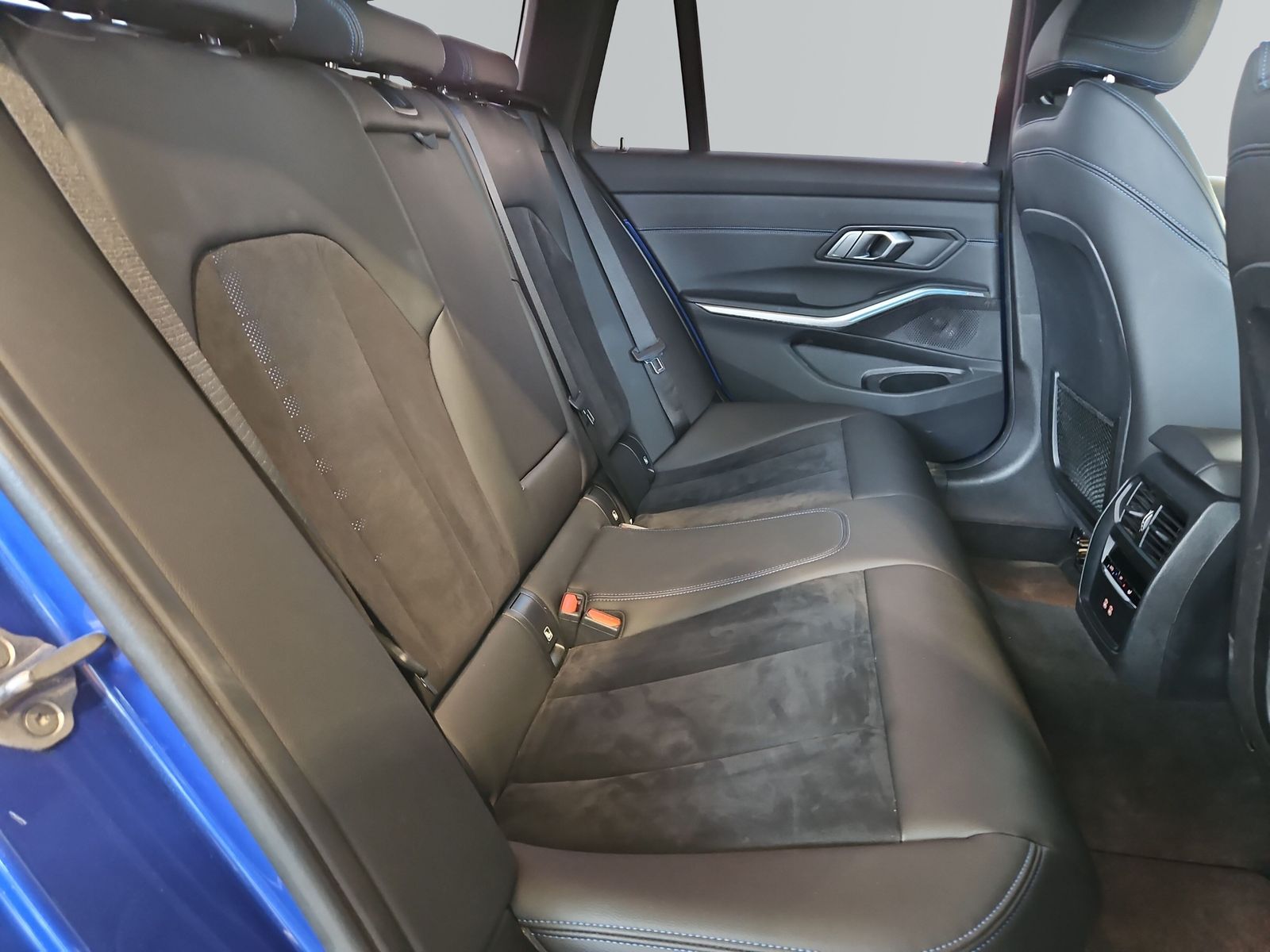 BMW 330e xDrive Touring M Sportpaket - Samsaru's Car Outlet
