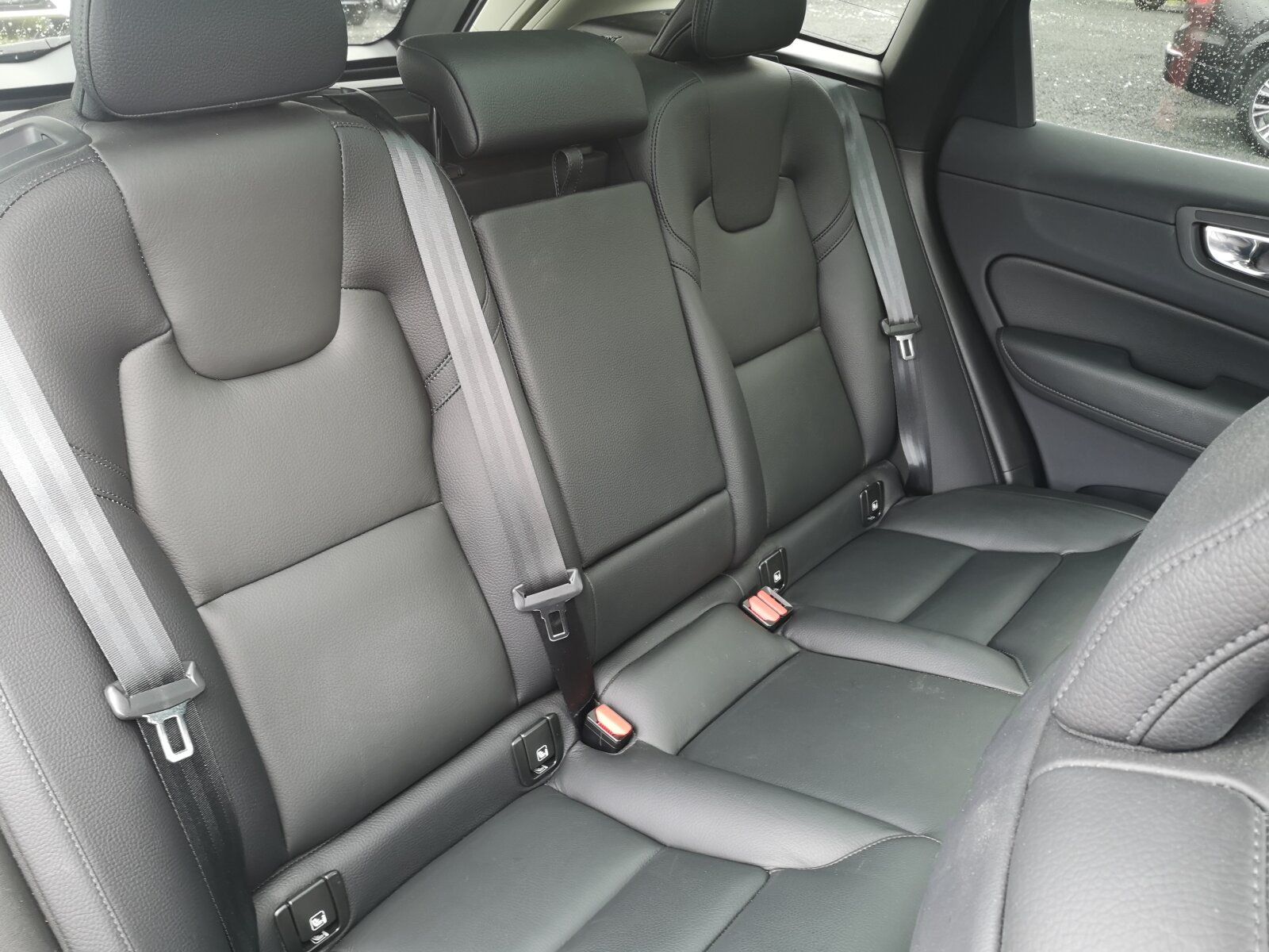 Volvo XC60 Recharge T6 Inscription - Samsaru's Car Outlet