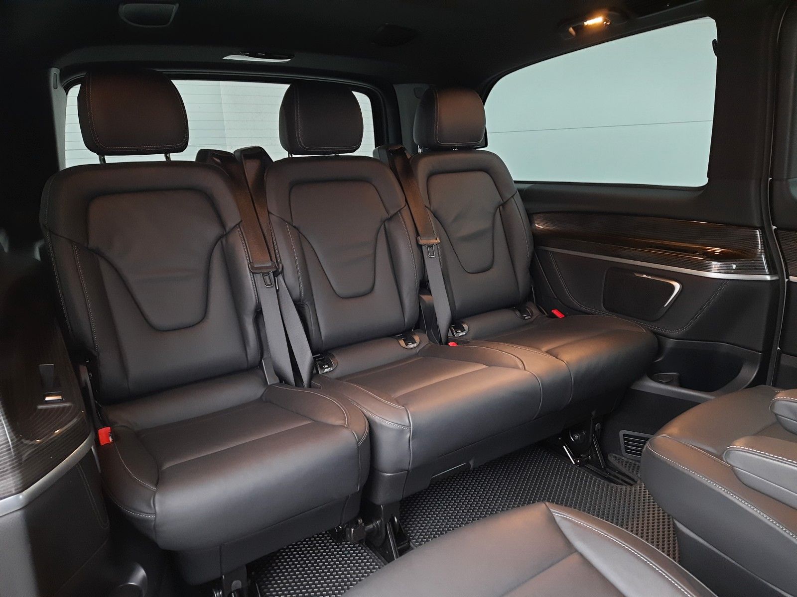 Mercedes-Benz V300d 4Matic AMG Packet - Samsaru's Car Outlet
