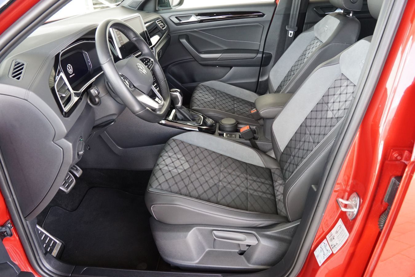 Volkswagen T-Roc R-Line 2.0 TSI DSG 4MOTION - Samsaru's Car Outlet