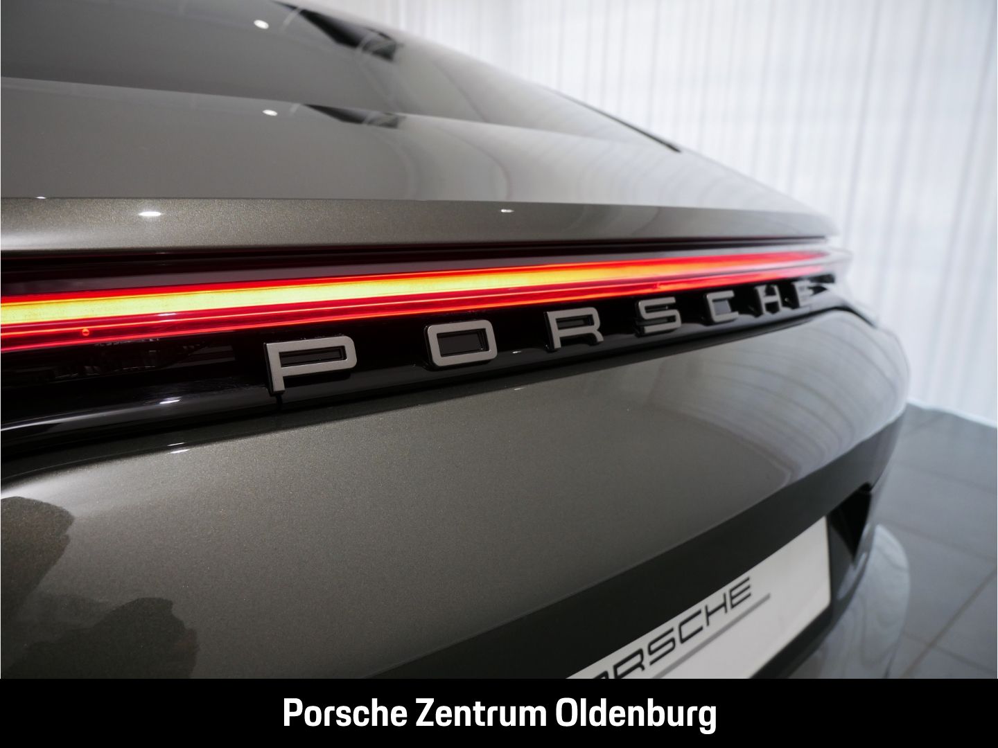 Porsche Panamera 4 E-Hybrid Platinum Edition Matrix LED