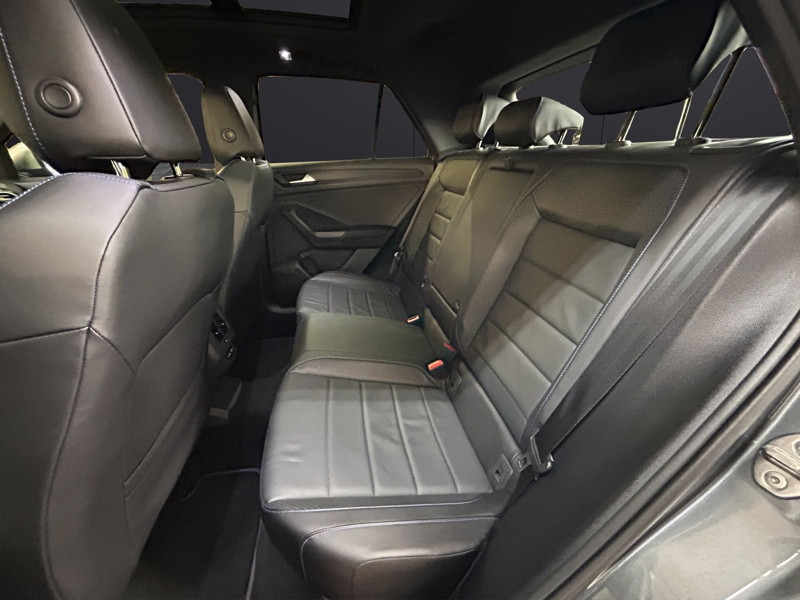Volkswagen T-Roc R 4M DSG - Samsaru's Car Outlet