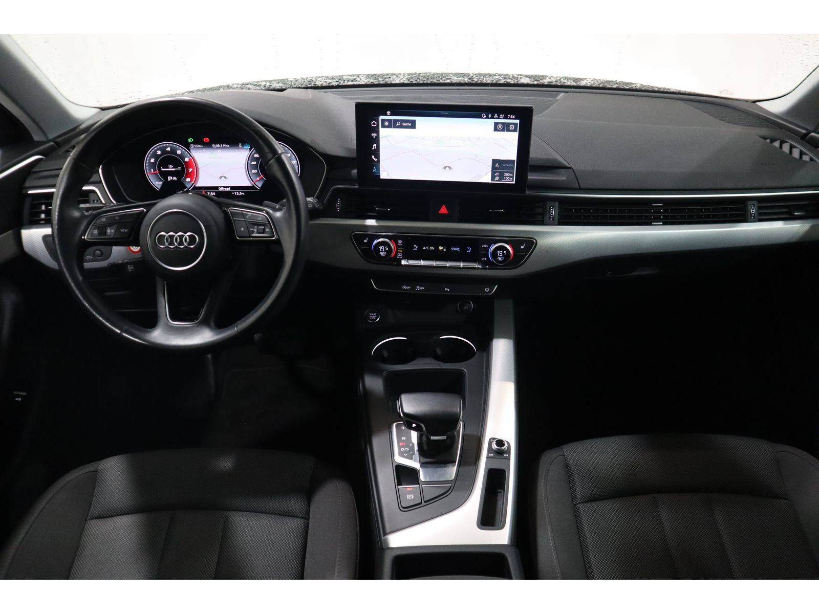 Audi A4 Avant 35 TFSI advanced - Samsaru's Car Outlet