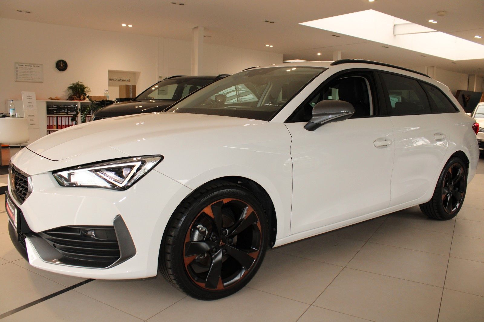 Cupra Leon Sportstourer DSG - Samsaru's Car Outlet
