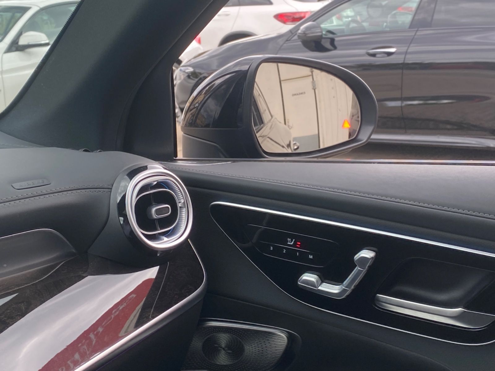 Mercedes-Benz GLC200 AMG 4M_Pano_HuD_Memory_Keyless_Distro_360