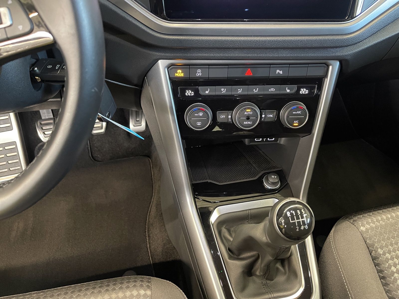 Volkswagen T-Roc 1.0 TSI Active - Samsaru's Car Outlet