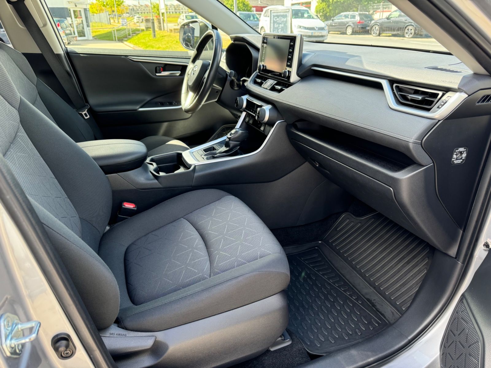 Toyota RAV4 Hybrid 4x2 - Samsaru's Car Outlet