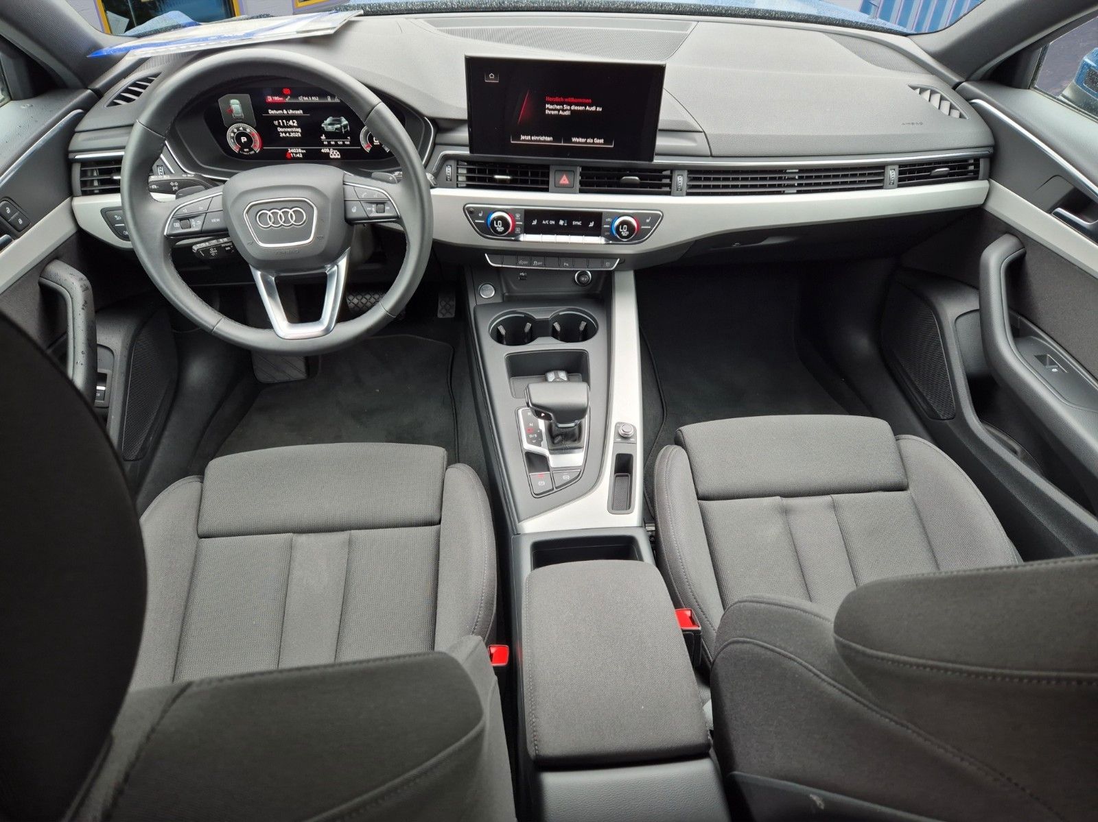 Audi A4 Avant 35 TFSI S line - Samsaru's Car Outlet